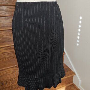 WHBM - Sz. 00 - Black Pinstripe Pencil Skirt w Elegant Ruffle Hem